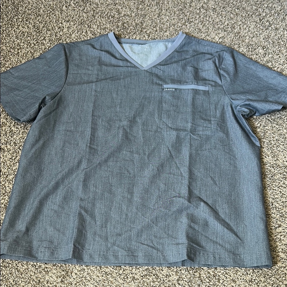 Jaanuu men’s grey scrub shirt